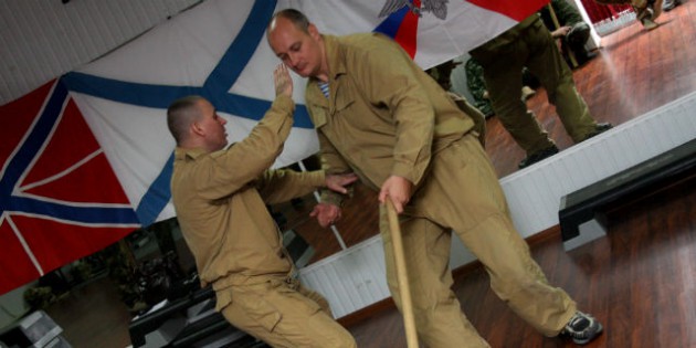 Comment  forme-t-on la technique de frappe en Systema Kadochnikov?